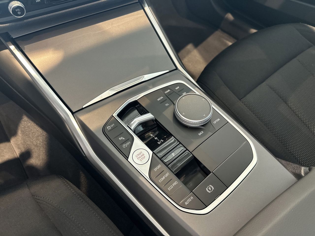 BMW 318i Touring Aut. LivePlus,CarPlay,ParkAss,Kam foto 15