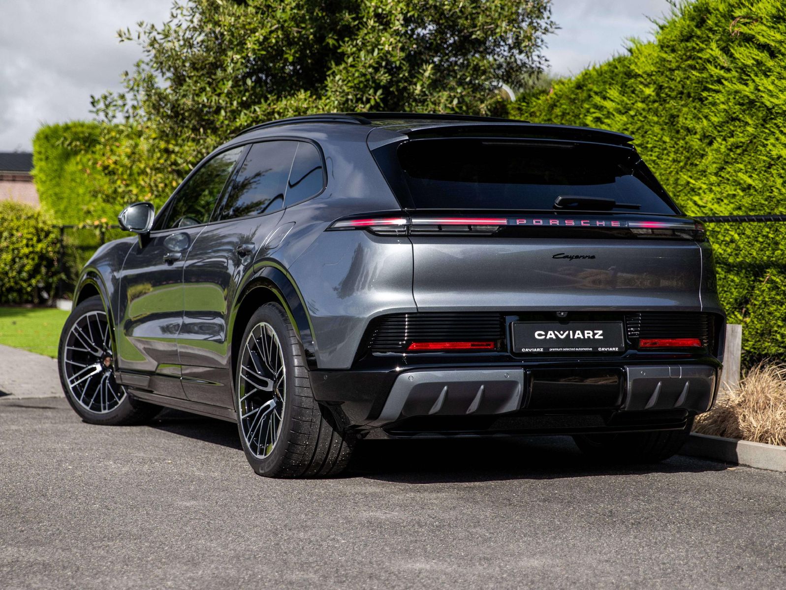 Porsche Cayenne ELECTRIC 113KW/SPORTDESIGN/PANO/AIR/22 / imagem 2