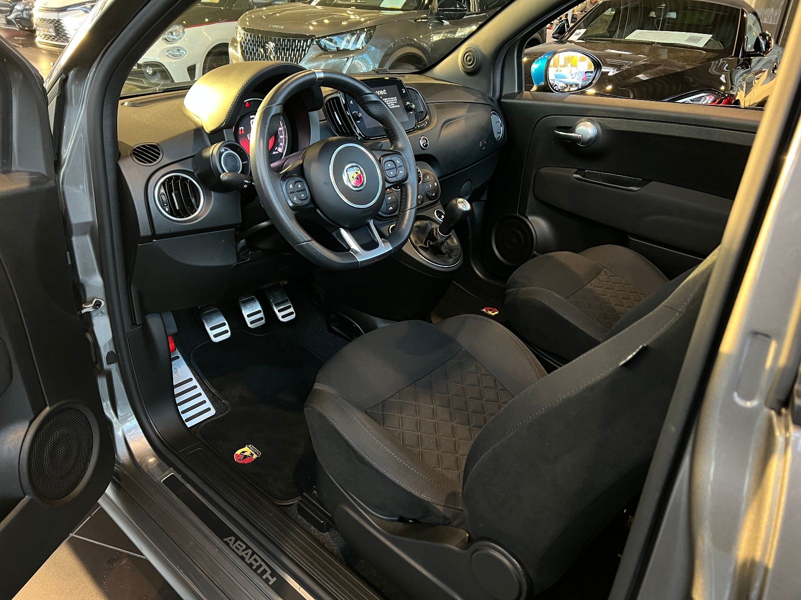 Fahrzeugabbildung Abarth 595C F595 Pista CARPLAY DAB PDC