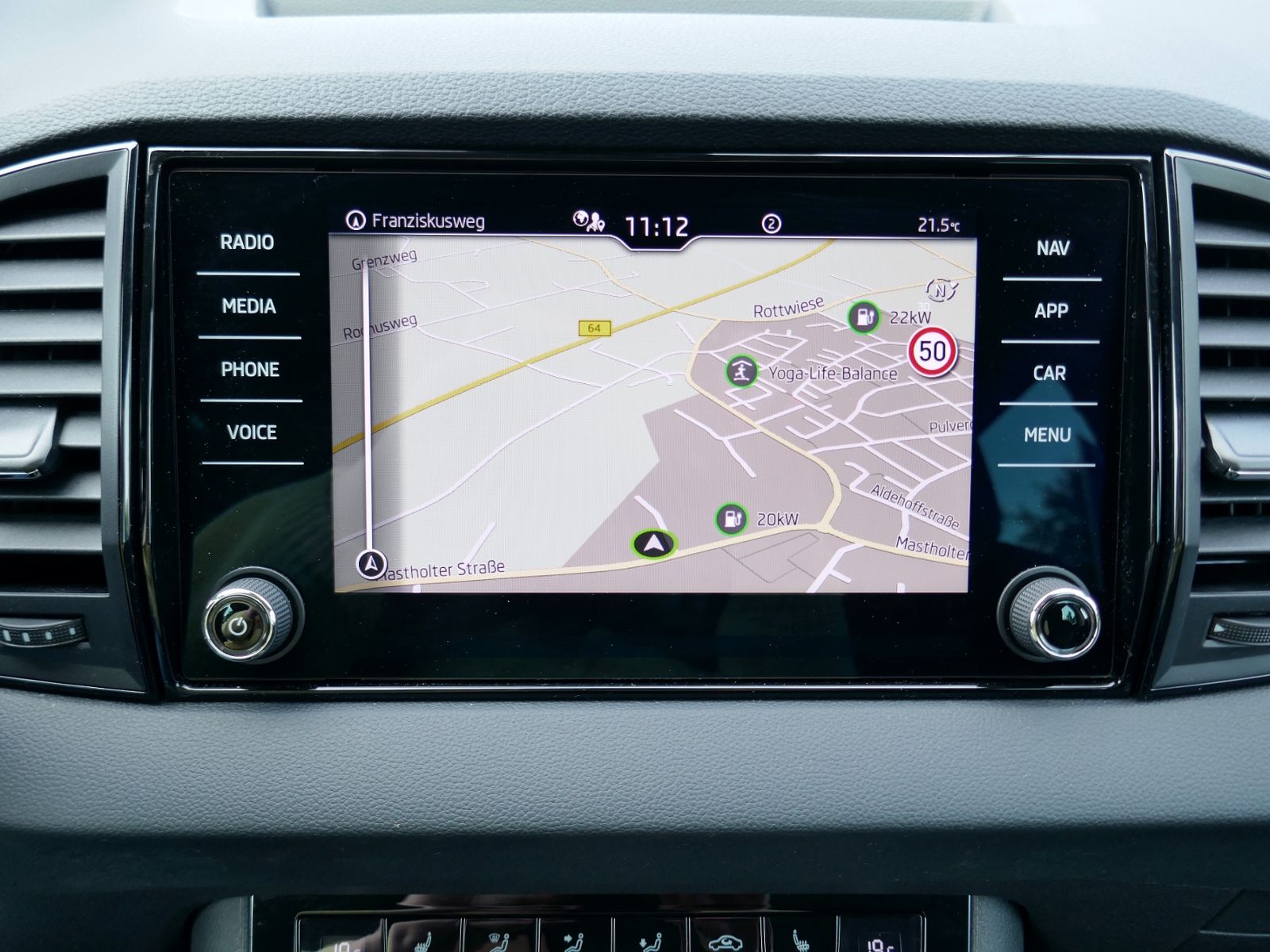 Fahrzeugabbildung SKODA Karoq Tour 4x4 2.0 TDI | LED AHK RFK ACC