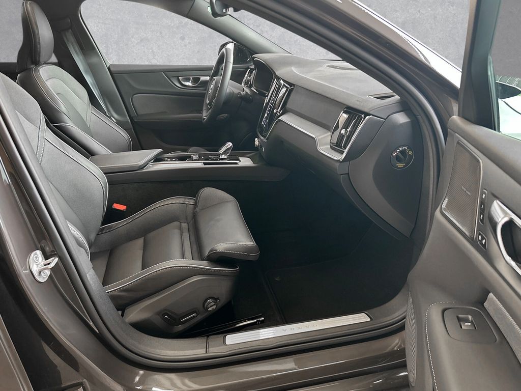 Volvo V60 Plus Dark B4 Benzin Pano/360°/ACC