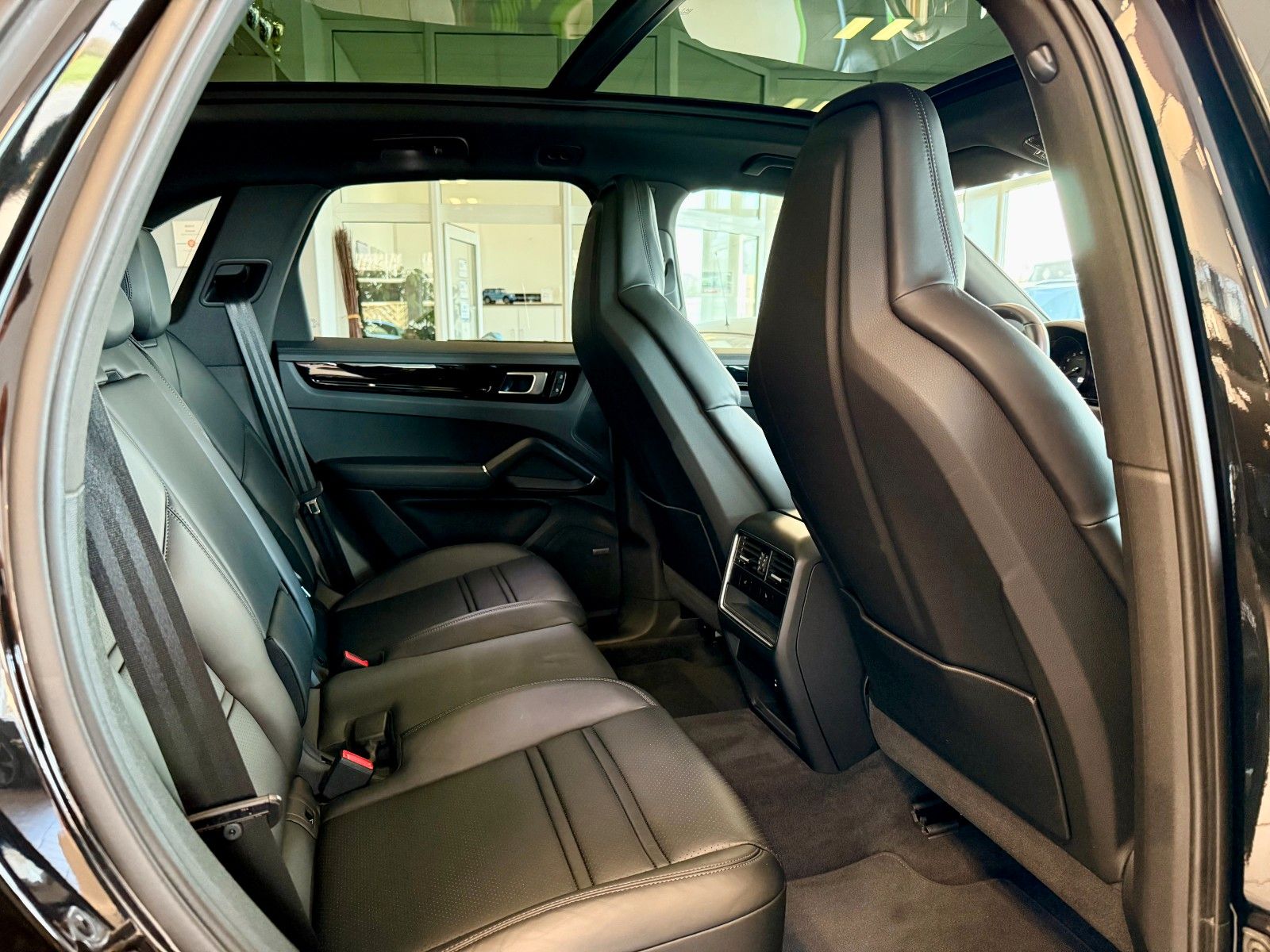 Fahrzeugabbildung Porsche Cayenne E-Hybrid Panorama/Luftfederung/ACC