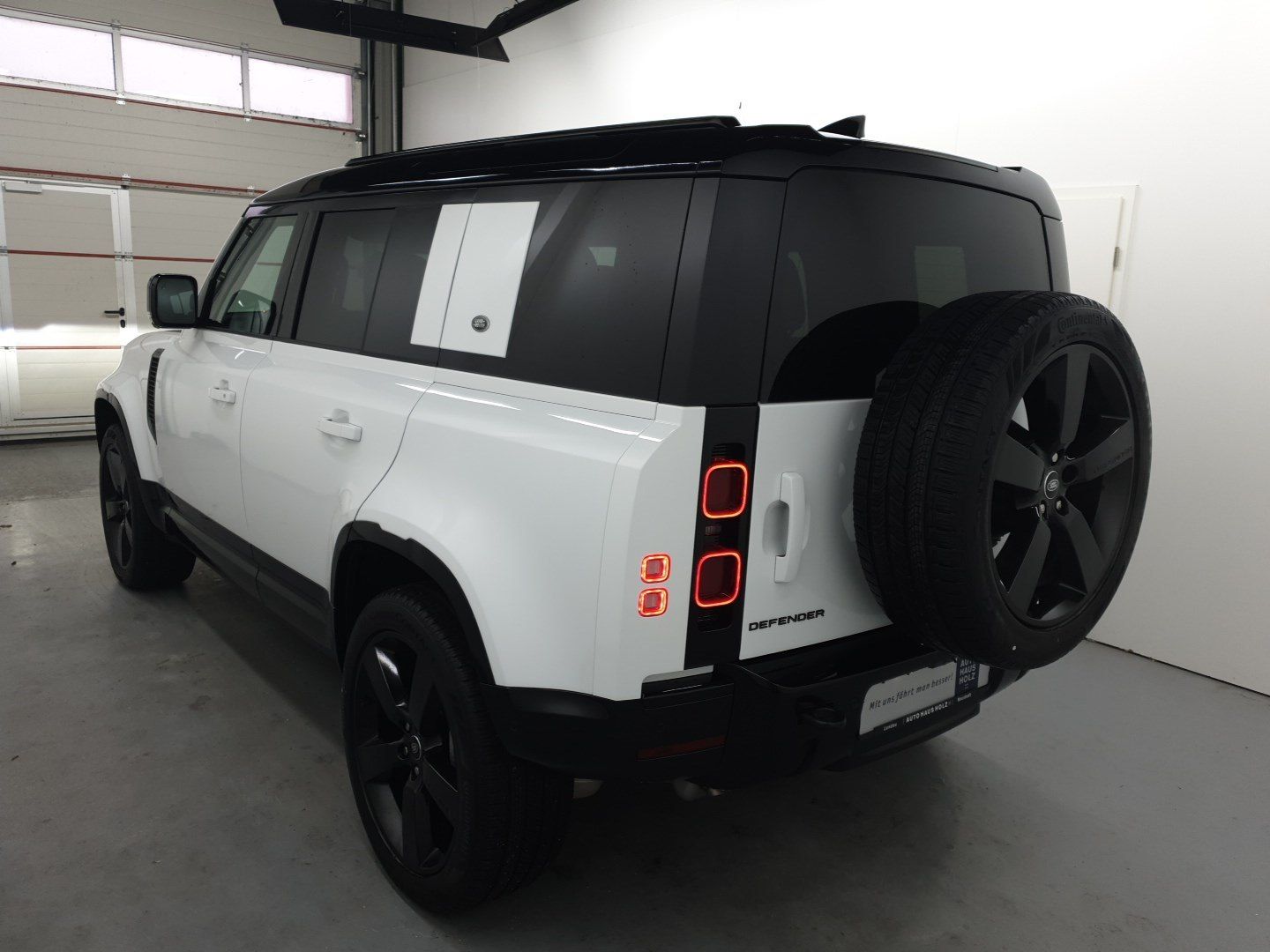 LAND ROVER Defender  110 X-Dynamic SE AHK Pano – Bild 2