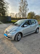 Mercedes-Benz Mercedes A 180 W169 Automatik - Mercedes-Benz A-Class mit Benzin-Antrieb: W169