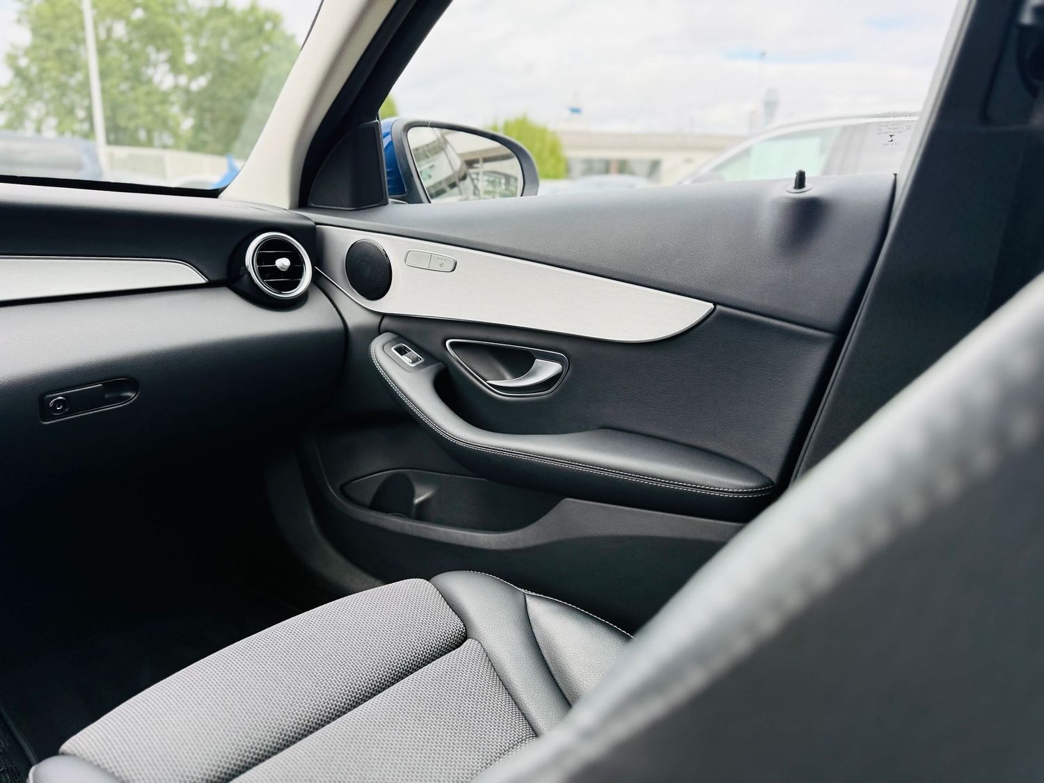 Fahrzeugabbildung Mercedes-Benz C 200 AVANTGARDE, Automatik, LED, Navi, PTS, SH
