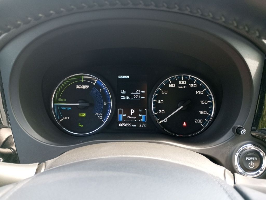 Fahrzeugabbildung Mitsubishi Outlander Plug-in Hybrid PLUS Intro 2.4 4WD AHK