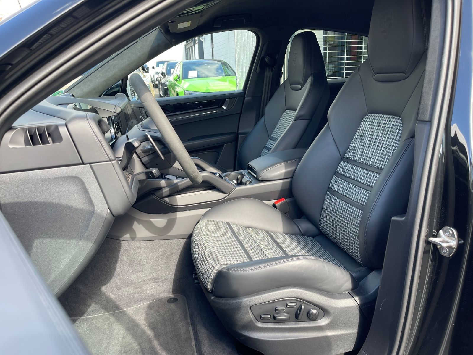 Fahrzeugabbildung Porsche Cayenne GTS Coupé Leichtbau|ACC|HUD|PASM|3.Displ