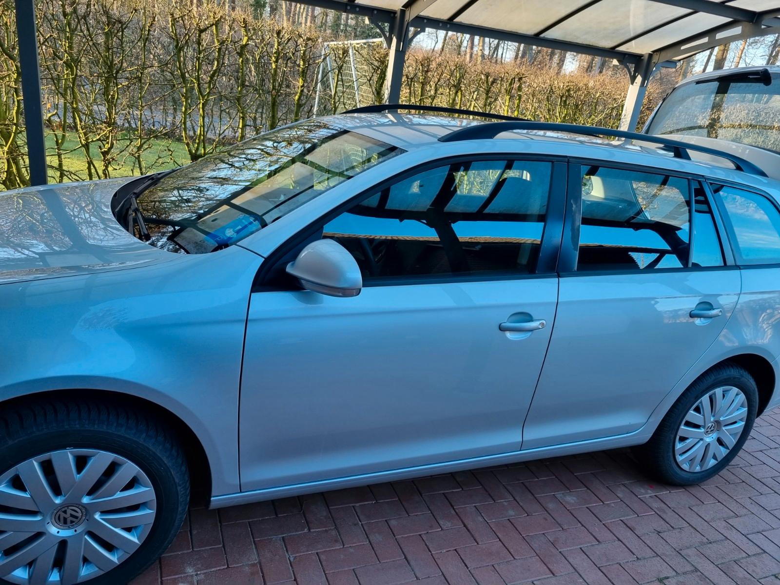 Volkswagen Golf 2011 — двигун 1.598 cm³, 105 HP (77kW)