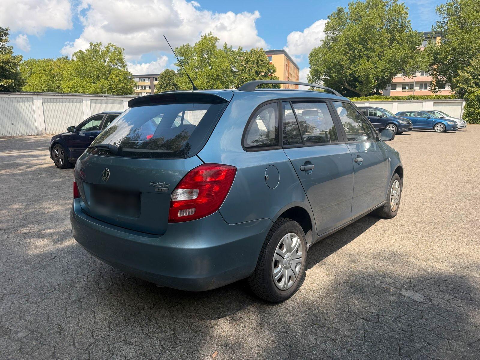 Skoda Fabia 2009 — engine