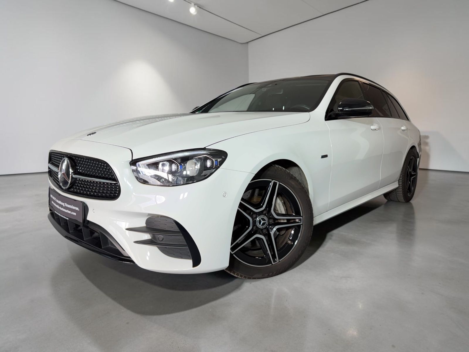 Mercedes-Benz E 300| 4Matic| LED| Kamera| Pano| AMG Line imagem 2