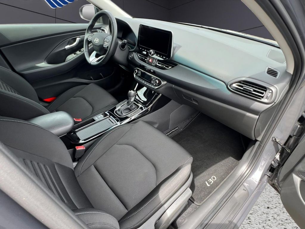 HYUNDAI i30 KLIMA,NAVI,TEMPOMAT,PDC,RFK,AUTOMATIK,BT HYUNDAI i30 KLIMA,NAVI,TEMPOMAT,PDC,RFK,AUTOMATIK,BT