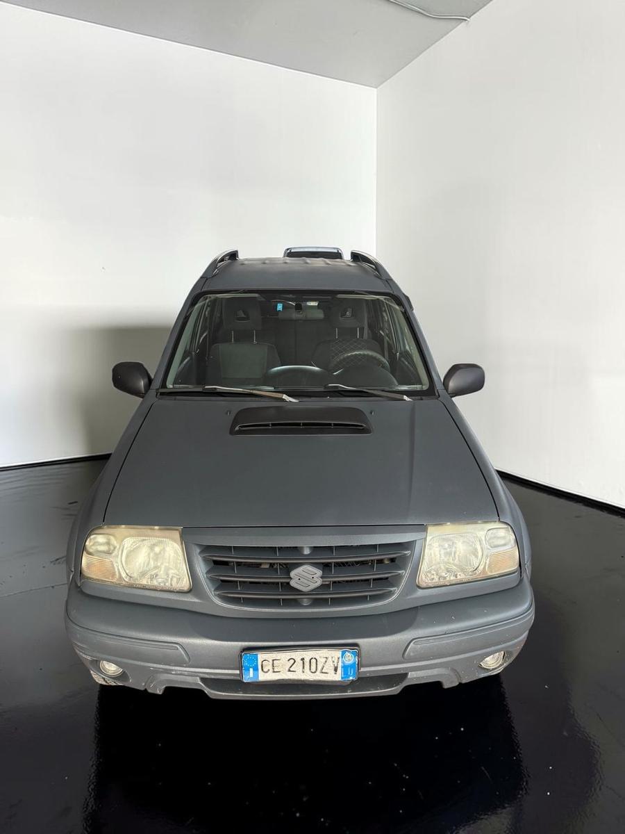 Suzuki Vitara 2004 — салон