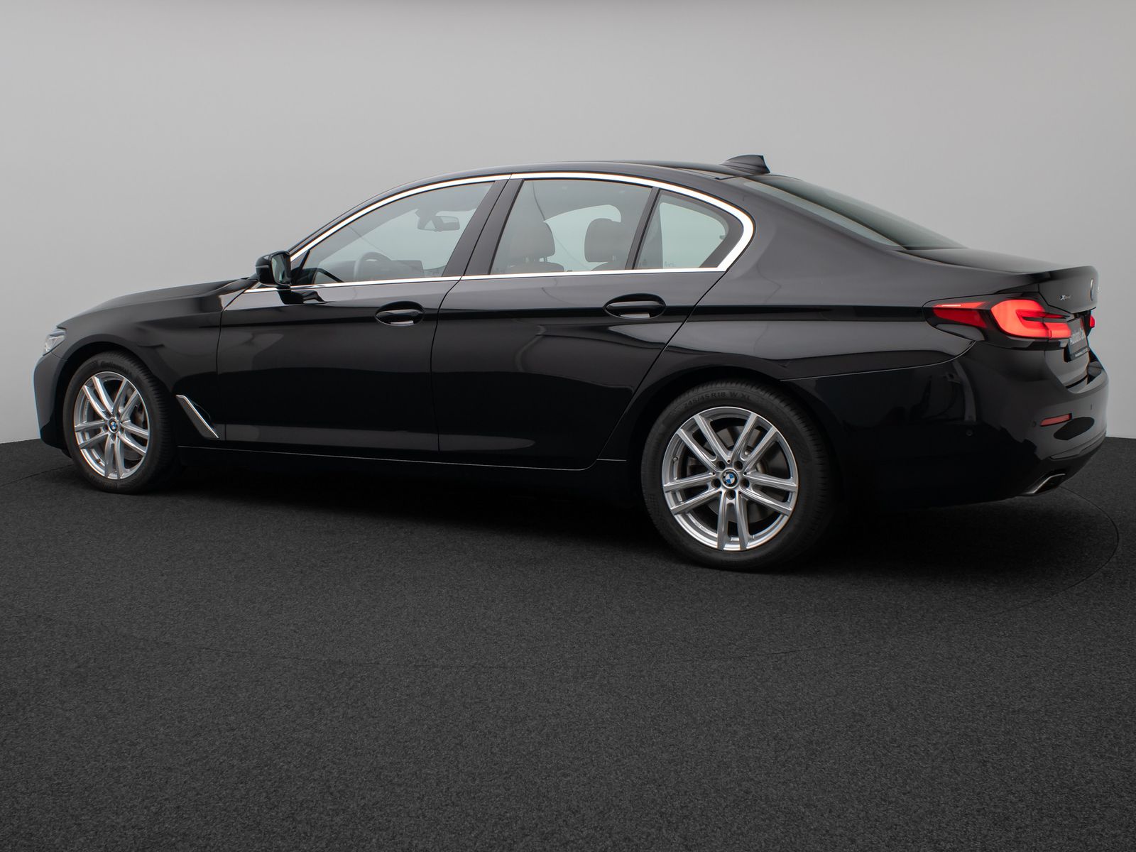 Fahrzeugabbildung BMW 540d xD Kamera Glasdach Laser HUD DAB H/K AHK