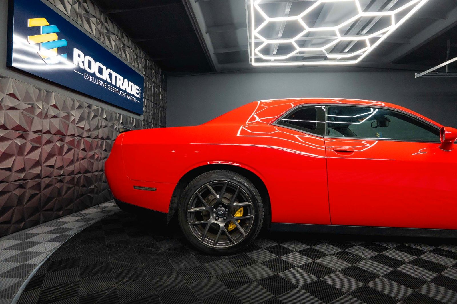 Fahrzeugabbildung Dodge Challenger 6.4 V8 SRT 392 R/T SCATPACK RED DEVIL