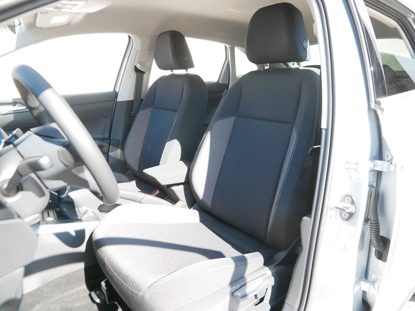 Fahrzeugabbildung Volkswagen Taigo 1.0 TSI Life Kamera LED SHZ Klimaautomatik