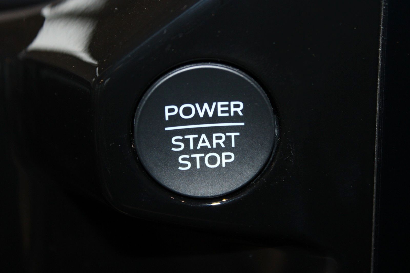 Fahrzeugabbildung Ford Tourneo Custom Automatik L1 SPORT mit AHK + GJR