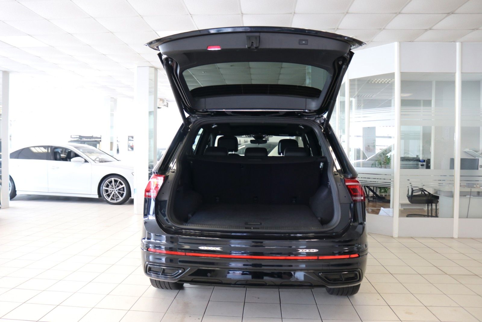 Volkswagen Tiguan Allspace R-Line AHK DCC 360° HUD Pano ACC foto 7