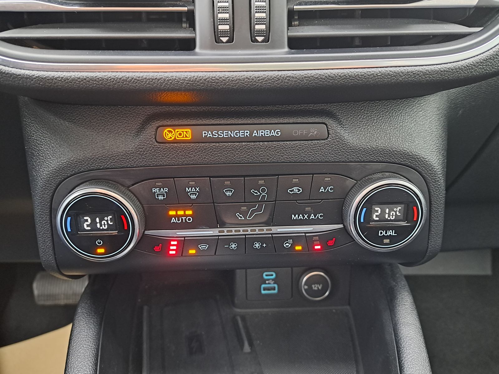 Fahrzeugabbildung Ford Kuga Titanium X 4x4 AUTOMATIK B&O-SOUND PANODACH