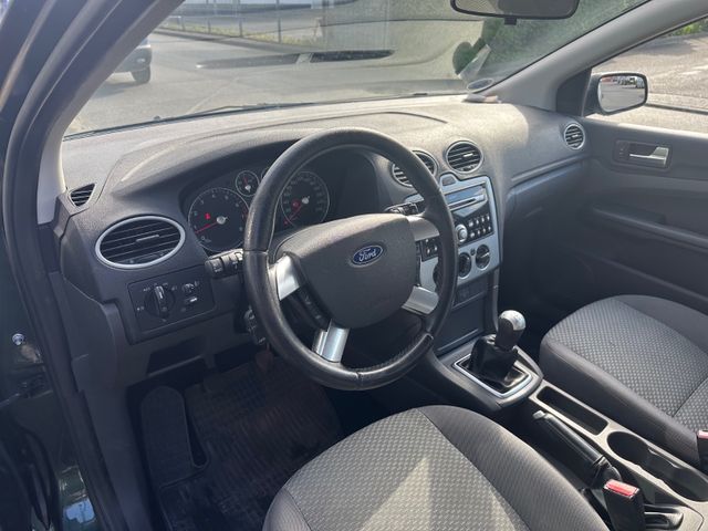 Fahrzeugabbildung Ford Focus Turnier Trend*KLIMA*8-FACH*1.HAND