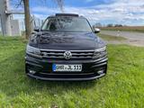 Volkswagen Tiguan Allspace R-Line 4M 220PS, Panorama - schwarze Volkswagen Tiguan Allspace