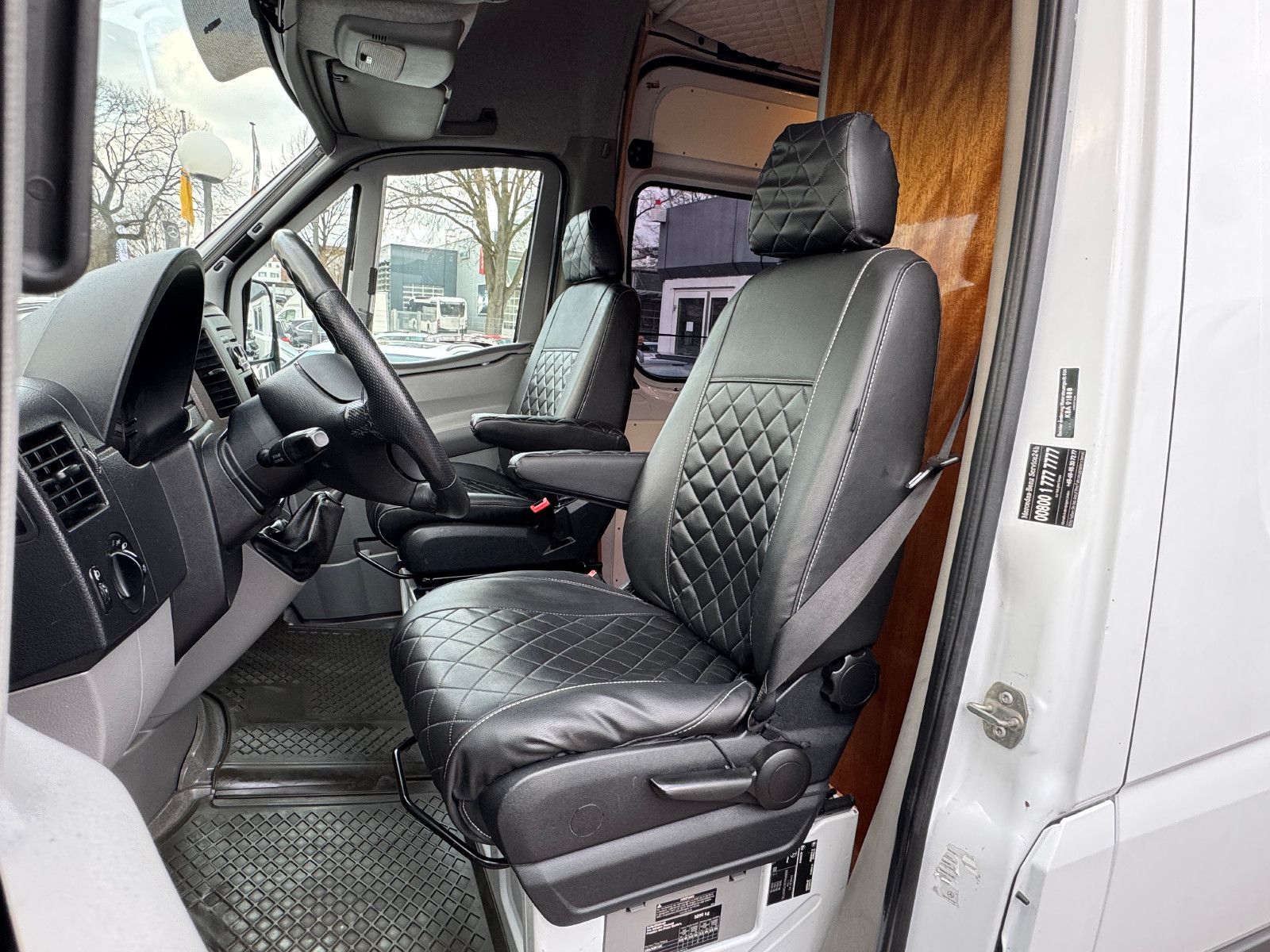 Vehicle image Mercedes-Benz SPRINTER 313 ELBE BOOTS MANUFACTURE