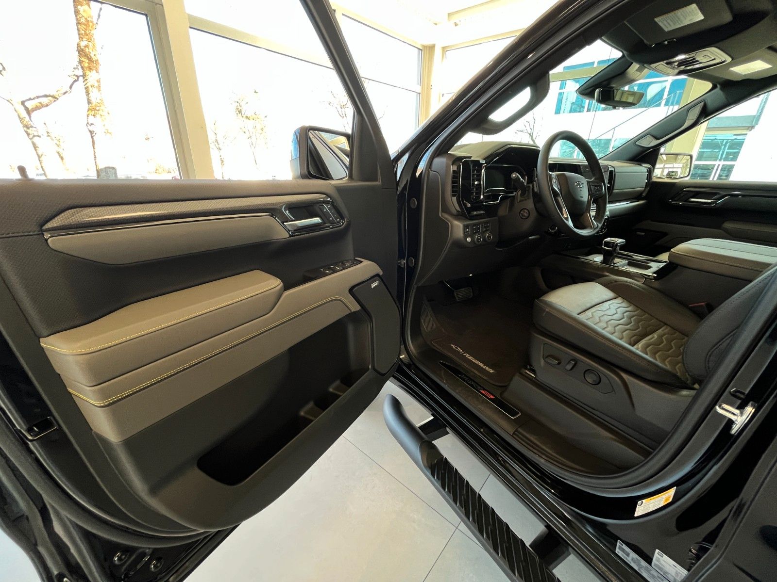Fahrzeugabbildung Chevrolet Silverado ZR2 V8 6.2*Head-Up*360°*AHK*Bügel