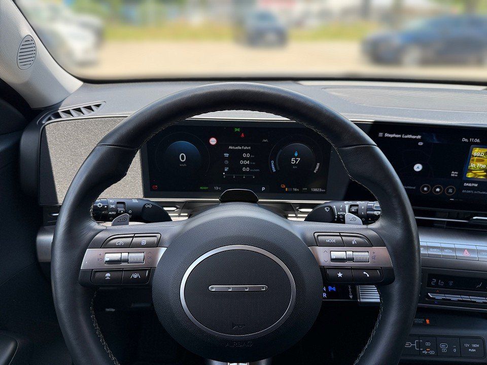 Fahrzeugabbildung Hyundai KONA EV 65kWh TREND SOH99%-AVILOO GARANTIE ASS-P