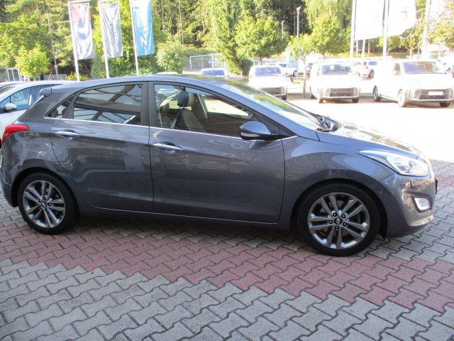 Fahrzeugabbildung Hyundai i30 blue Premium Automatik, Panorama-Dach