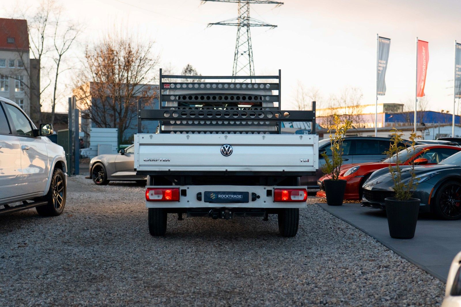 Fahrzeugabbildung Volkswagen Crafter Pritsche 35 DOKA lang FWD 7 Sitze 19%