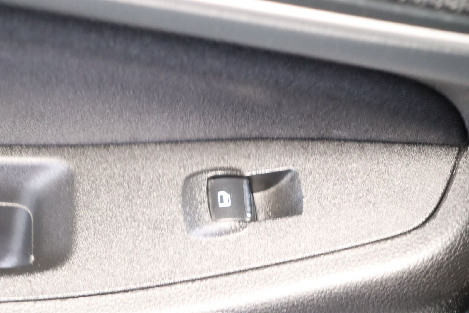 Fahrzeugabbildung Ford S-MAX * Navi * Bi-Xenon * PDC