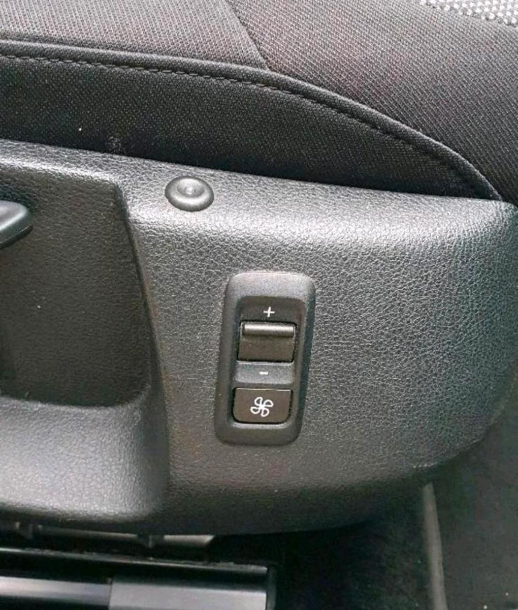 Volkswagen Passat 2011 — photo 8