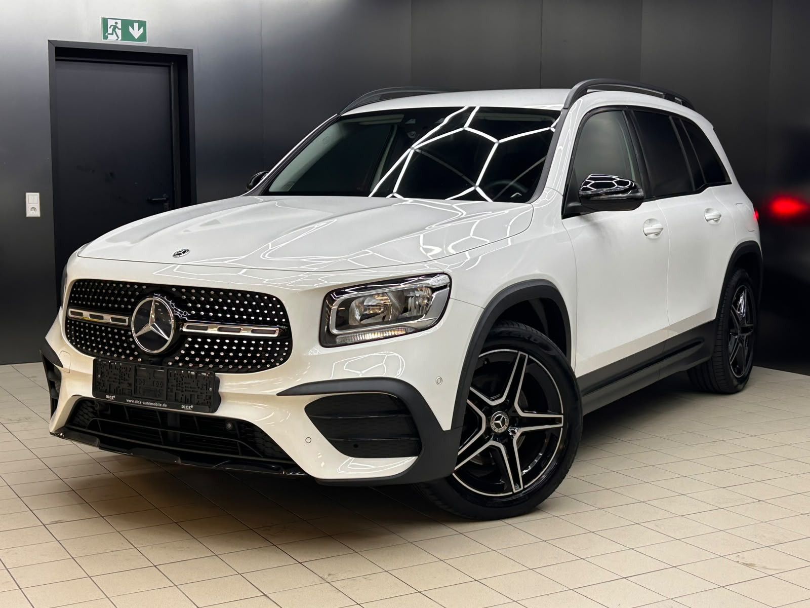 Fahrzeugabbildung Mercedes-Benz GLB 250 CGI 2X AMG Line >NIGHT+WIDES+LED+SHZ+19"