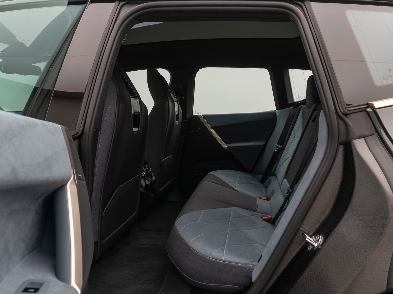 Fahrzeugabbildung BMW iX xD50 Panorama 360°Laser DAB H/K AHK Sport 22"