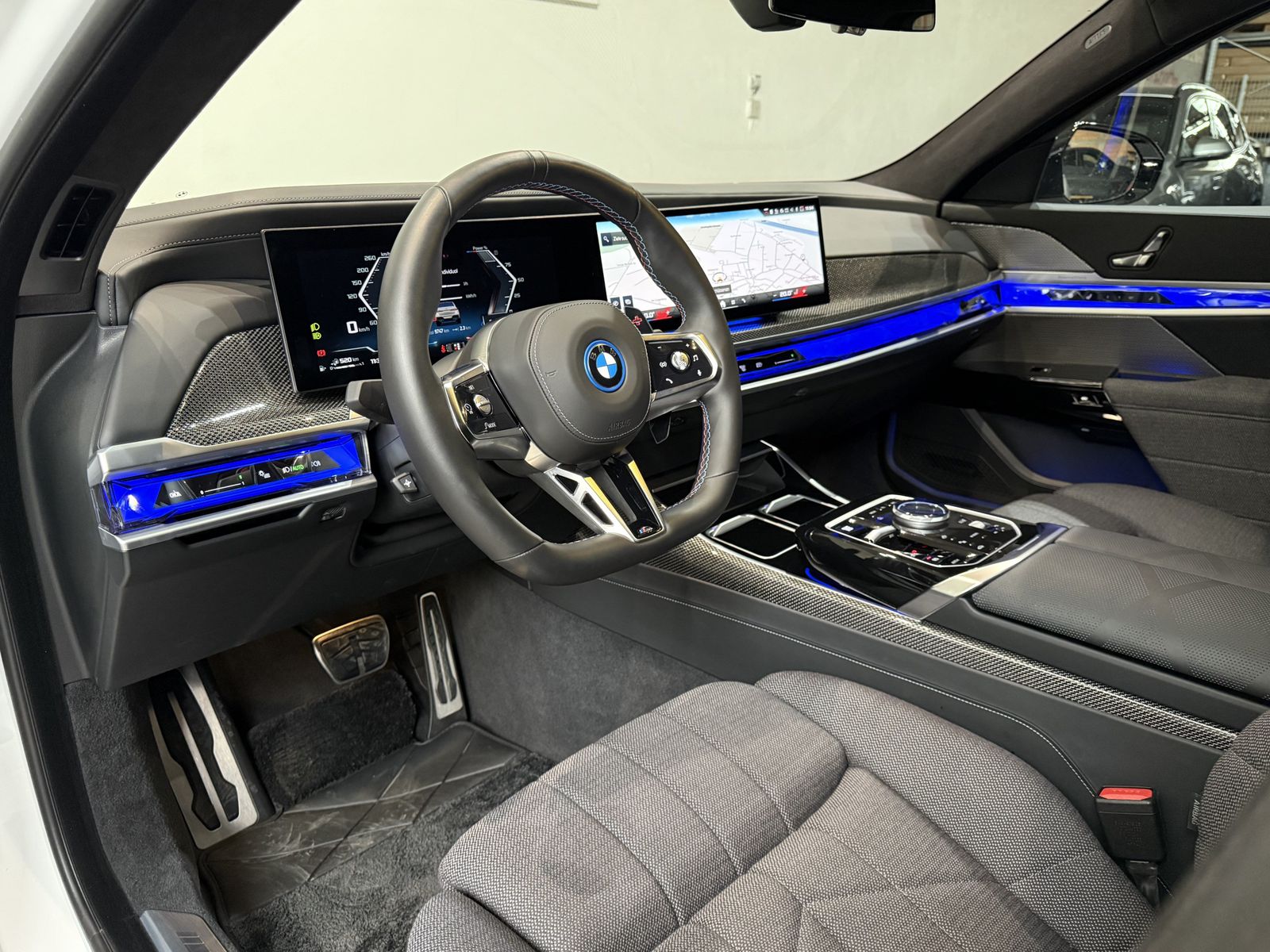 Fahrzeugabbildung BMW M760e xDrive Lounge Seating Sky Lounge M Perform