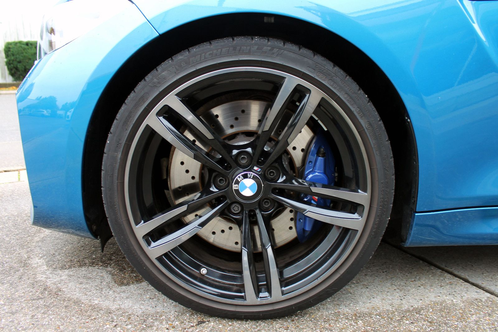 Fahrzeugabbildung BMW M2 Coupé DKG Carbon Dach PDC KAM TEMP H&K LED