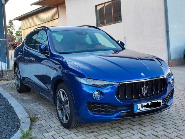 Maserati Levante 3.0 V6 SQ4; GranSport, 368 KW / 500 PS