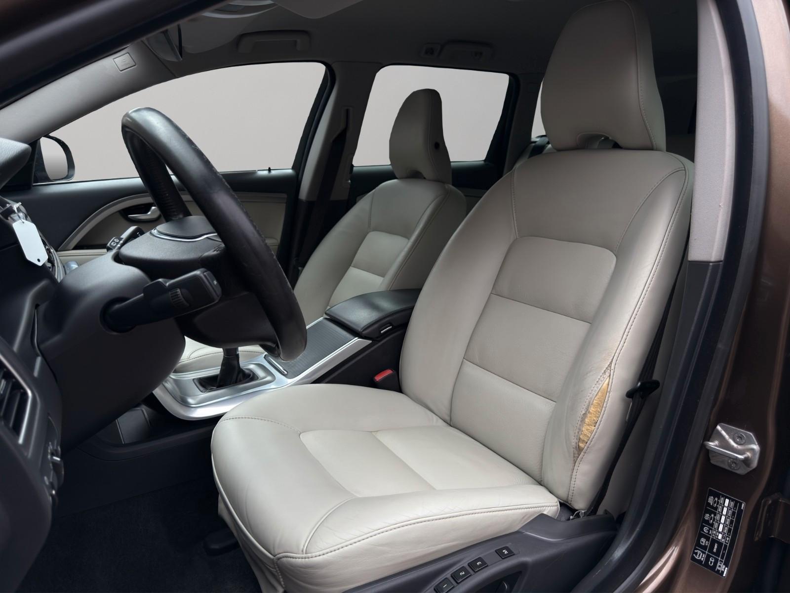 Volvo V70 D4 181 ch Summum • Cuir beige • GPS • Bi-Xénon • Webasto • Siège mémoire