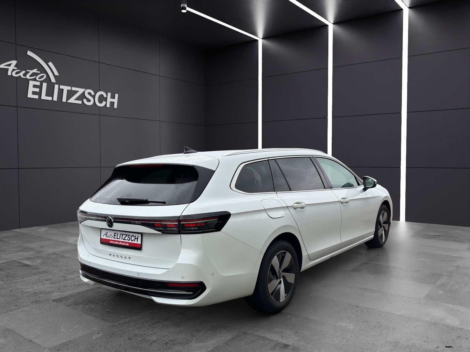 Fahrzeugabbildung Volkswagen Passat TDI Elegance DSG Matrix Standhzg AHK Navi