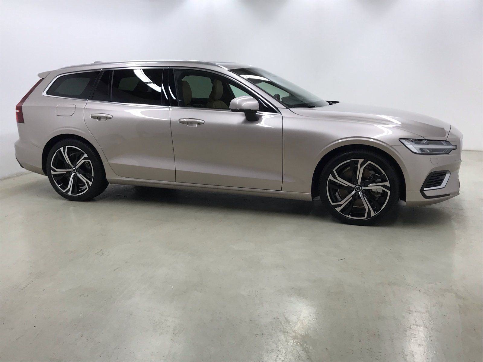 Volvo V60 T8 AWD Ultimate Bright B&W-SOUND*AHK*MASSAGE imagem 3