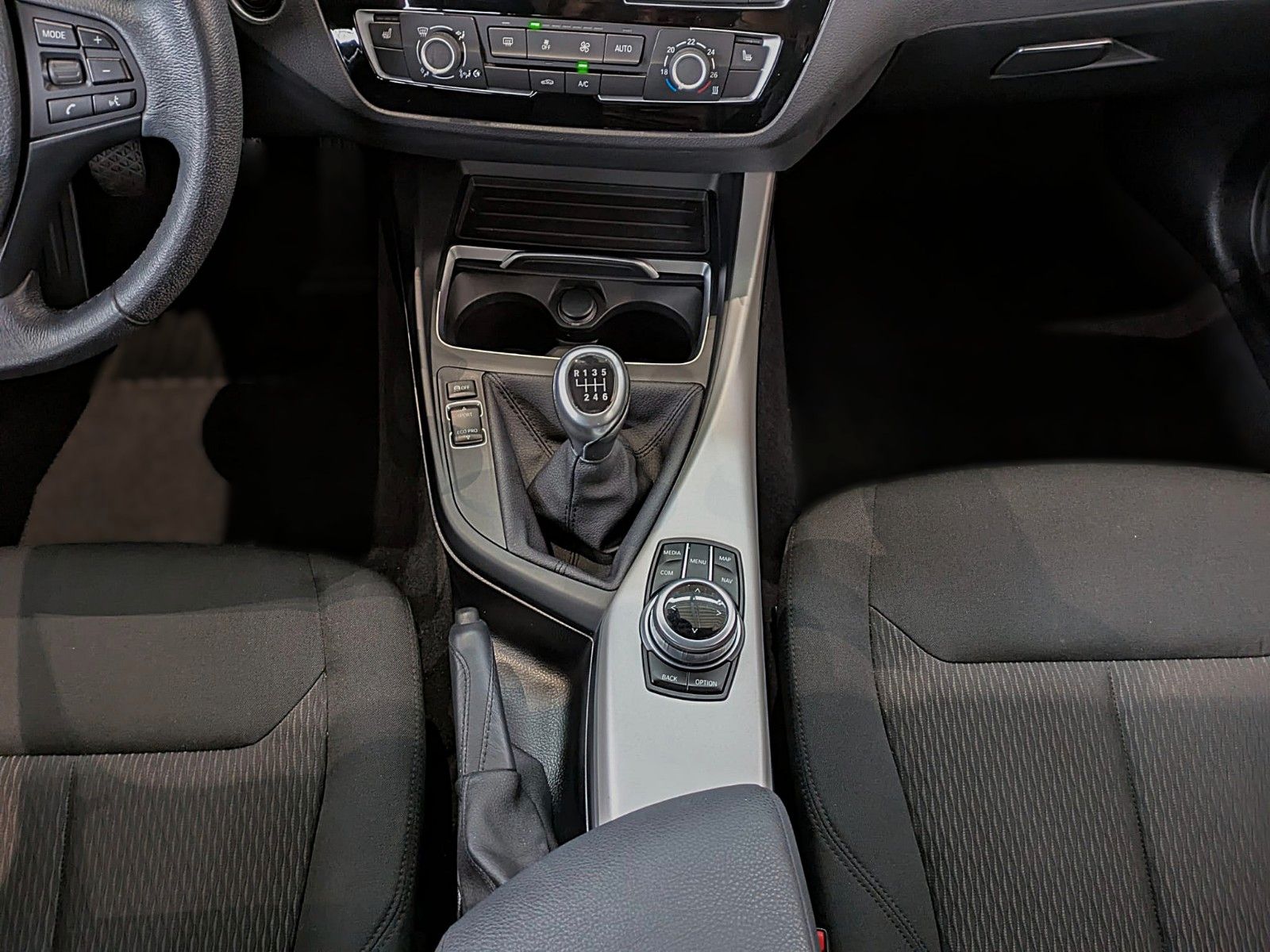 Fahrzeugabbildung BMW 116d 5 Trg KLIMAAUT NAVI SITZHZG PDC 1.HAND ALU