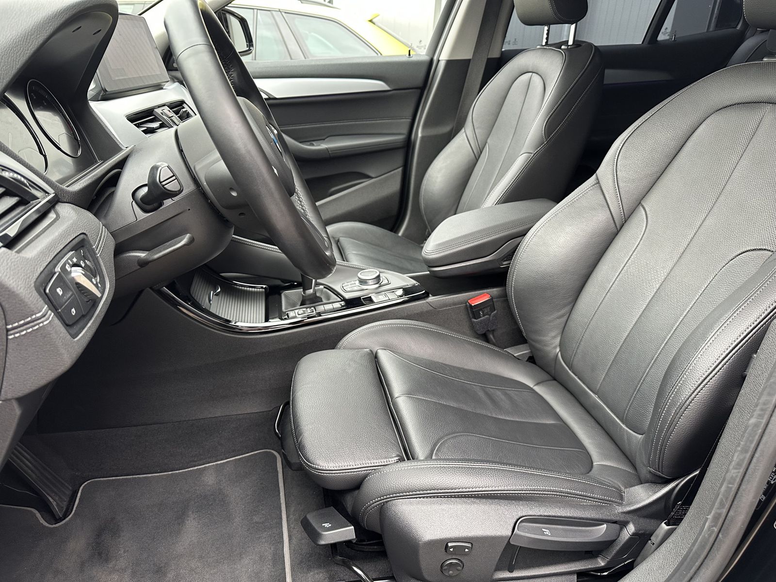 Fahrzeugabbildung BMW X2 sDrive20d Advantage NAV+LED+SHZ+HUD+H&K+ACC