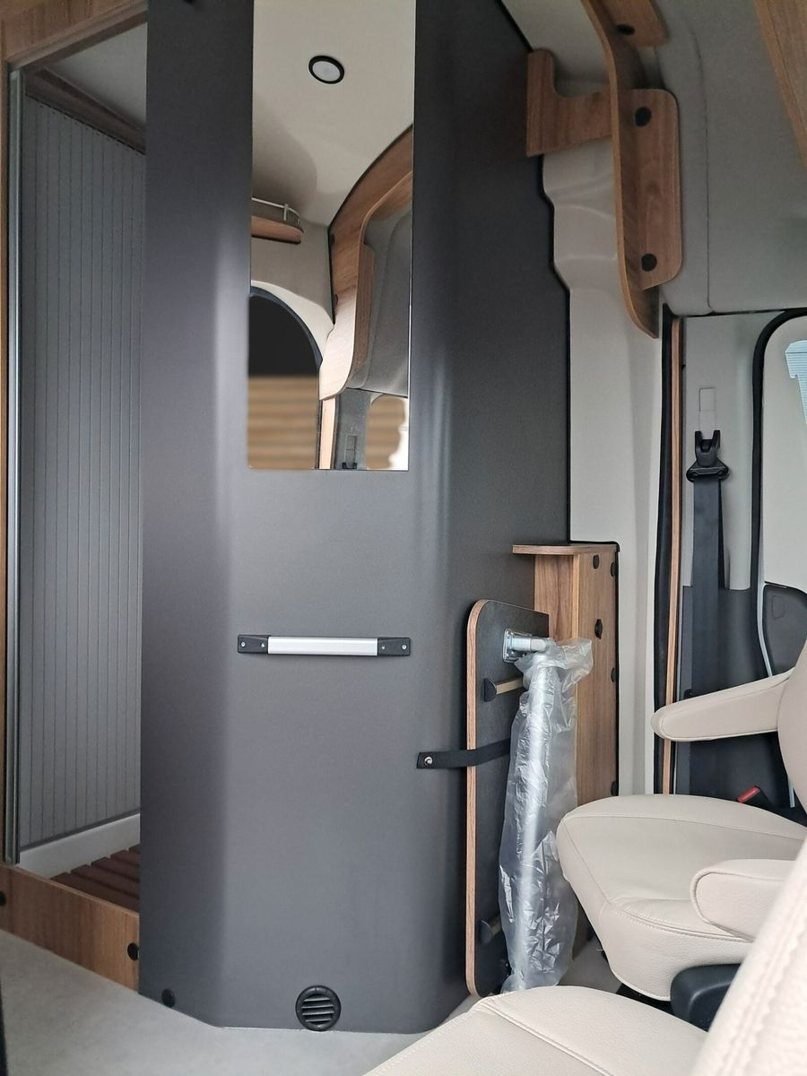 Fahrzeugabbildung Karmann Dexter 4x4 DE 570 AW 170 PS, Alufelgen, AHK TZ
