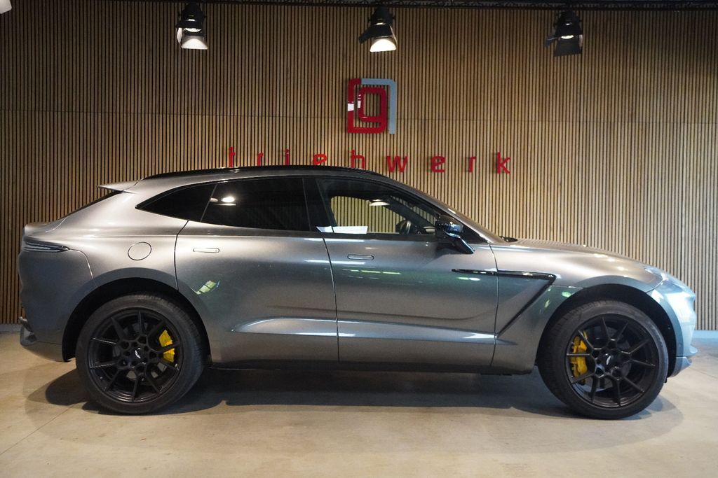 Image of Aston Martin DBX
