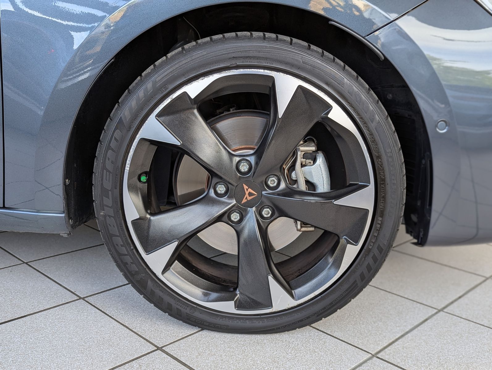 Fahrzeugabbildung CUPRA Leon 1.5 e-Hybrid Matrix Edge-Intelligent-Paket