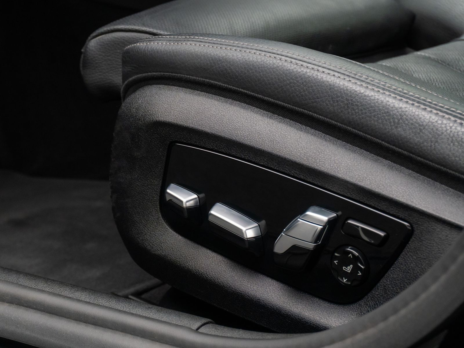 Fahrzeugabbildung BMW 530e xD Luxury Line Kamera DAB Laser HUD Belüft