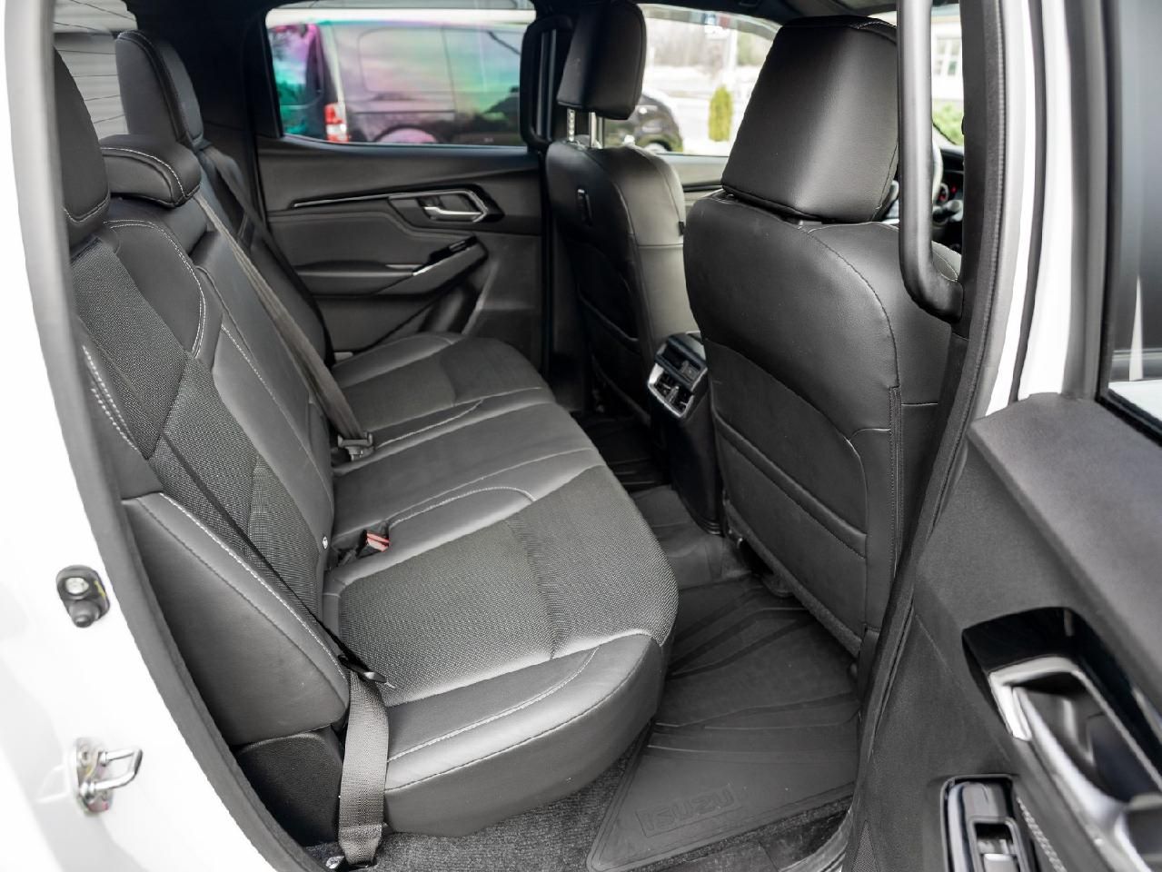 Fahrzeugabbildung Isuzu D-Max Double Cab 4WD V-CROSS