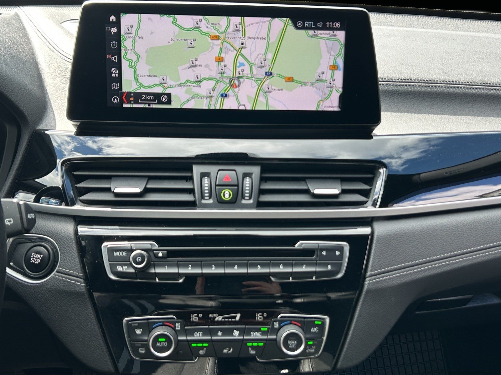 Fahrzeugabbildung BMW X1 xDrive25e Sport Line/PANO-DACH/NAVI+/KAMERA/