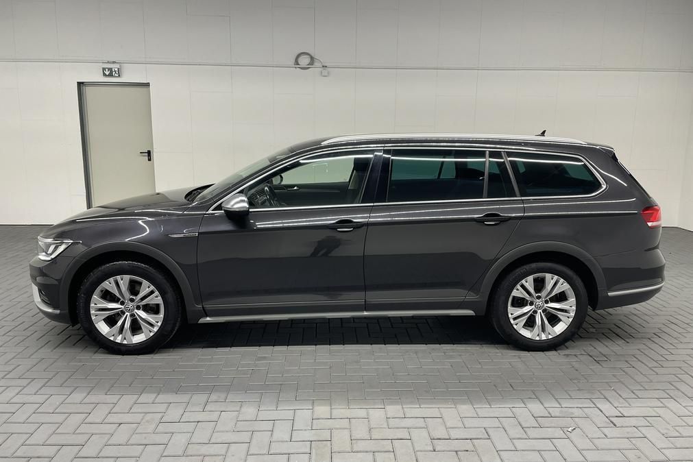 VOLKSWAGEN Passat Alltrack