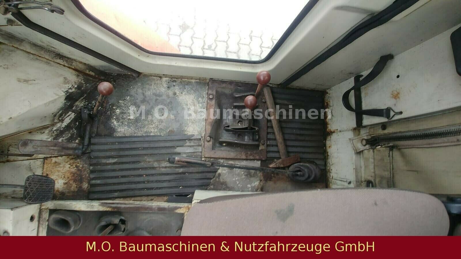 Fahrzeugabbildung Mercedes-Benz MB Trac 700 / Frontlader