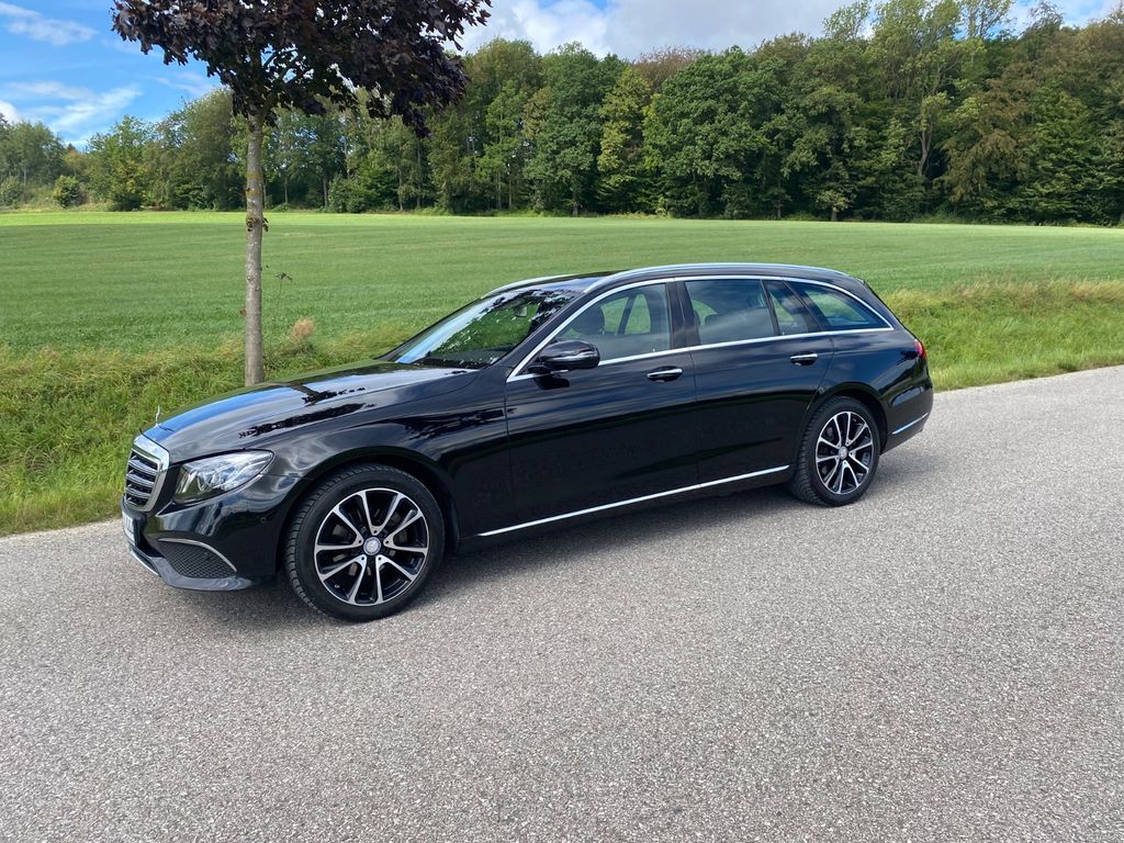 Image of Mercedes-Benz E 220